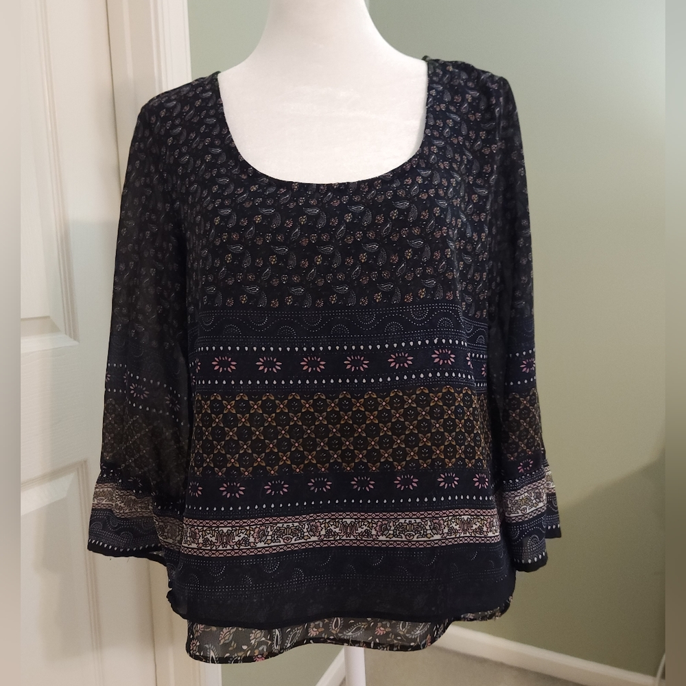 PATRONS OF PEACE crossover split back blue floral blouse size S